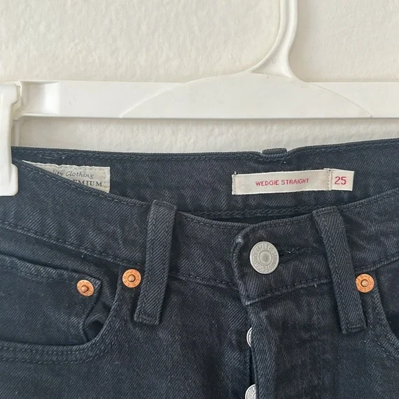 Black Levi’s Wedgie Straight Jeans - Picture 3 of 3